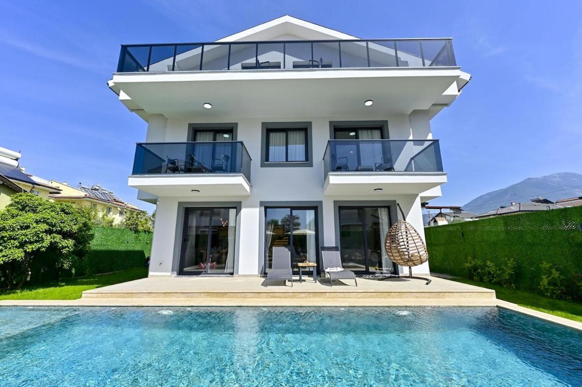 Bendis Villa For 8 People In The Center Of Fethiye