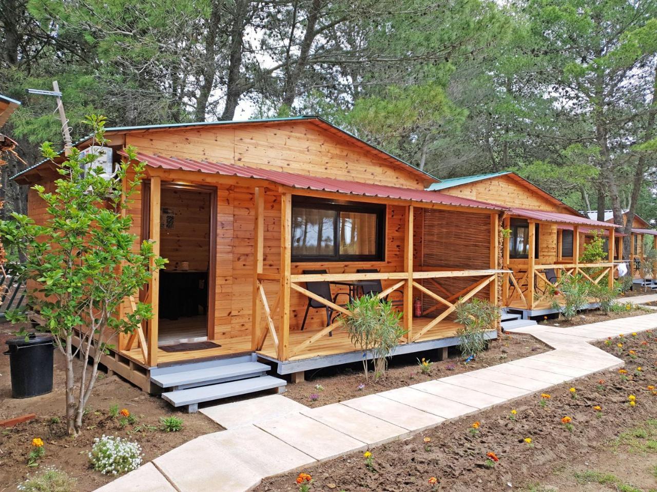 Saranda Beach Bungalow