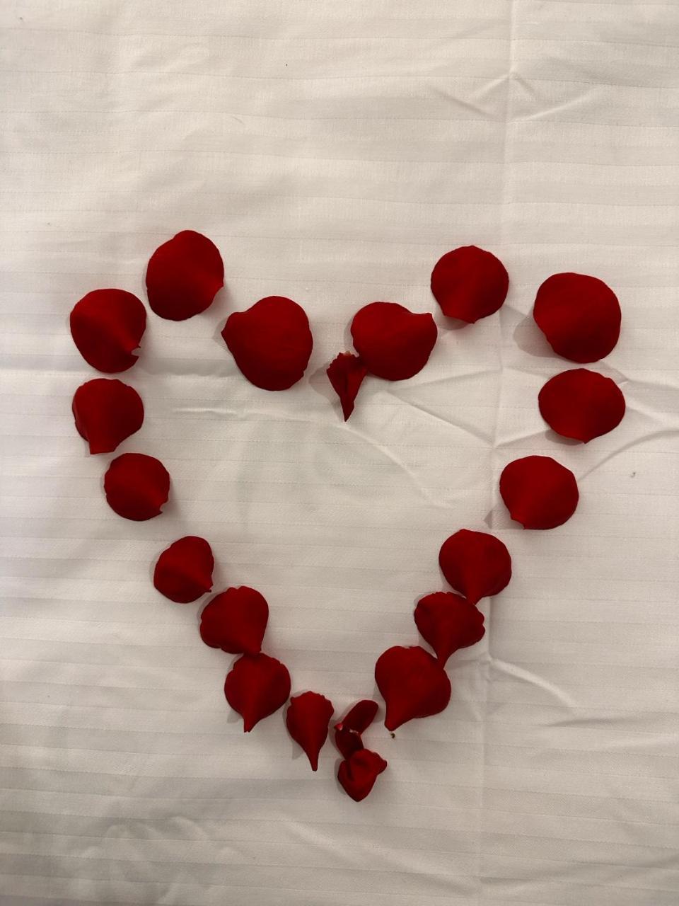 Elysium Old Square, Free Street Parking Within The Limits Of Available Spaces & Paid Parking One Minute Away, Smart Tv