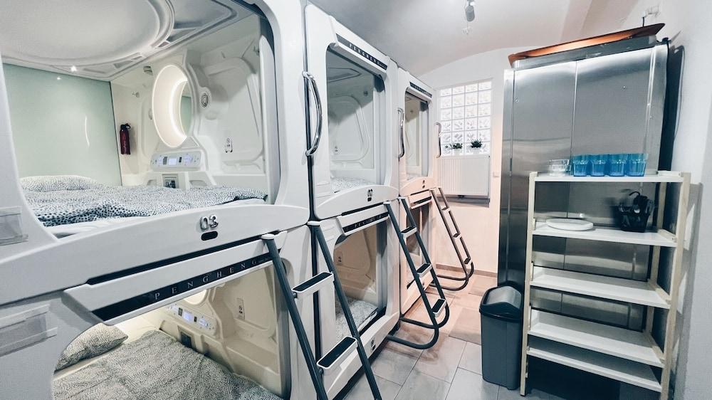 Space One Vienna Sleeps 8 Affordable & Central