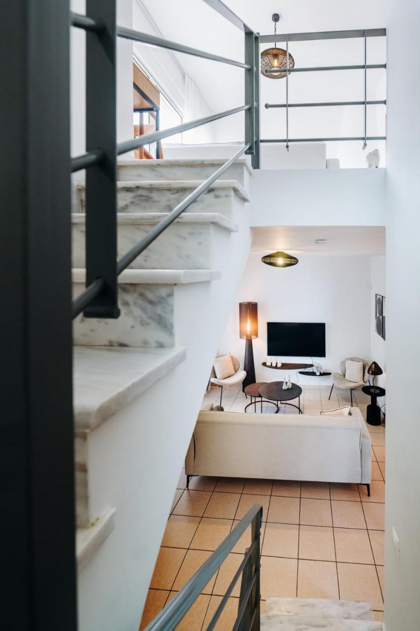 Alme Selas In Port Rafti