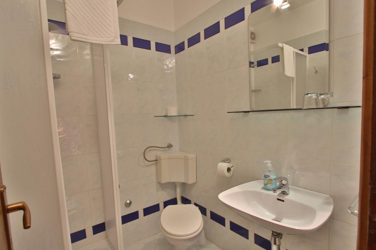 Rooms & Apartment Feral