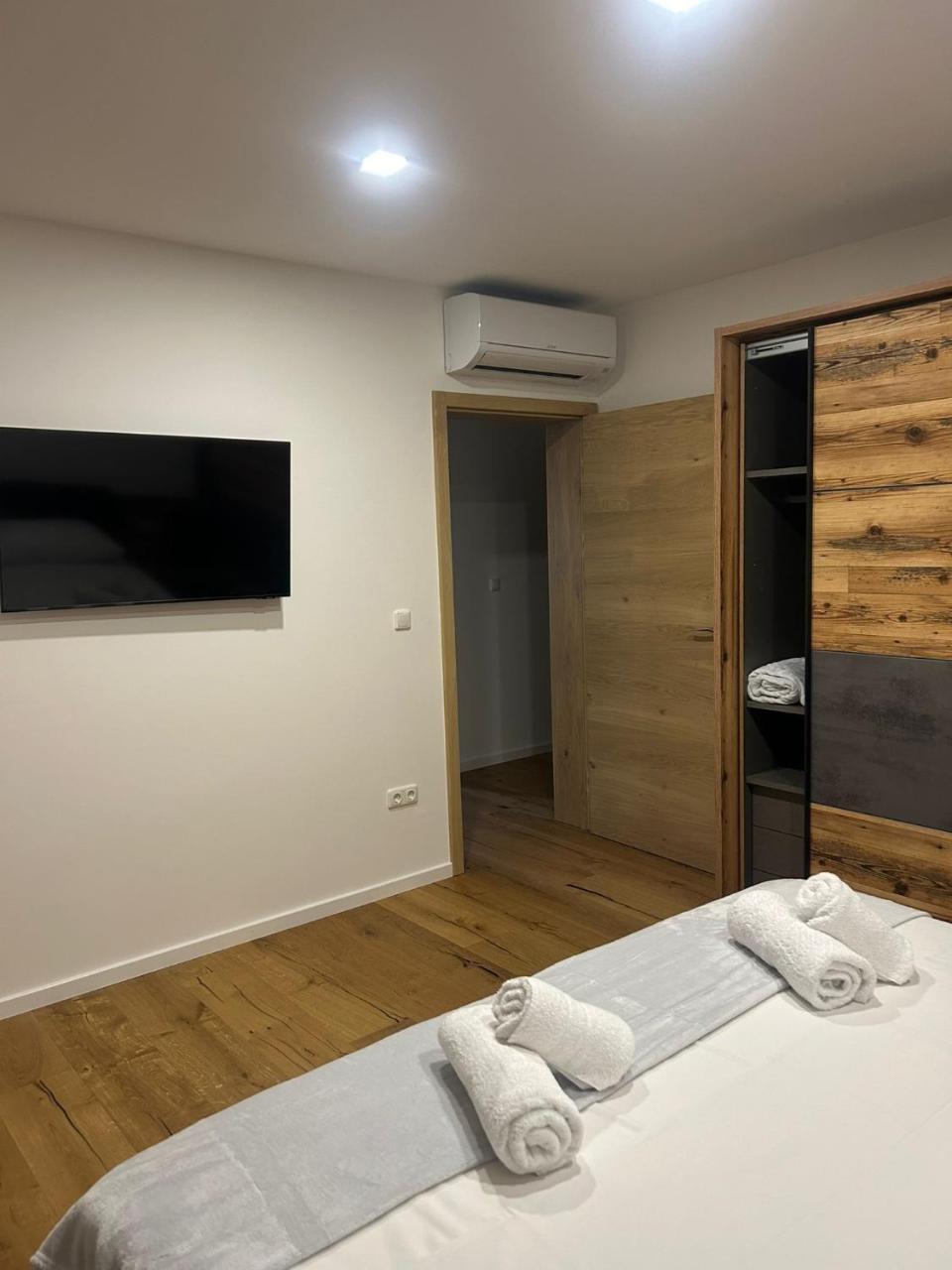 Apartmani Five