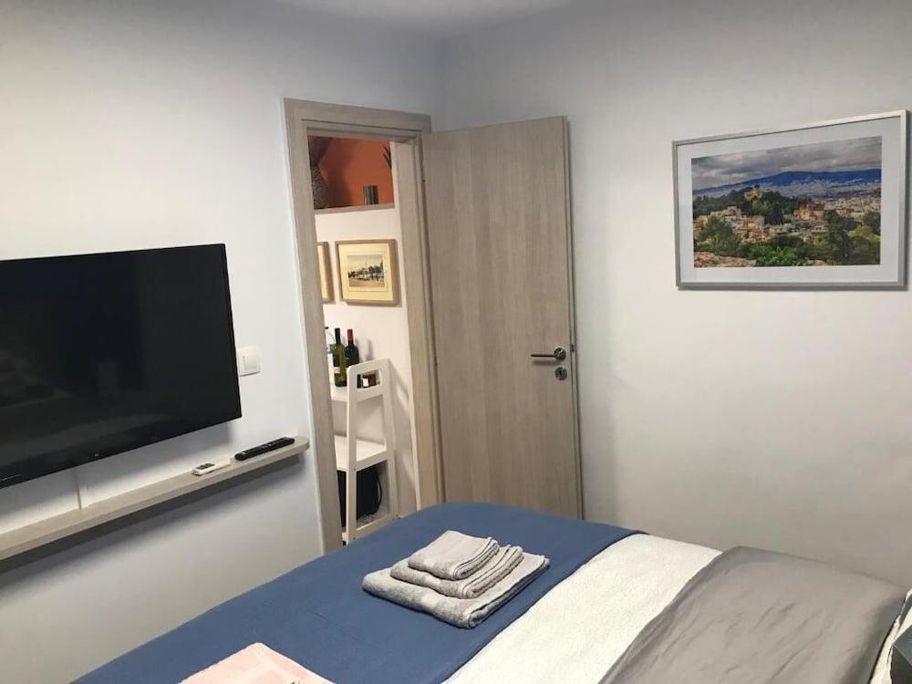 Ancient Thissio by Ghh