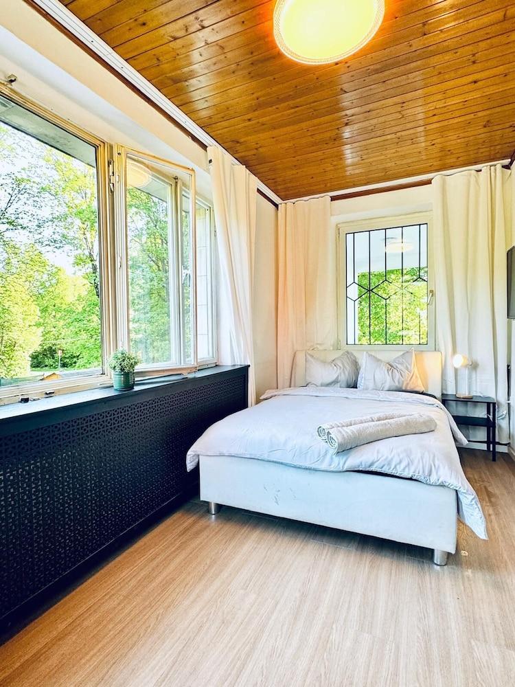 Cozy Garden Villa Near Danube For 16p