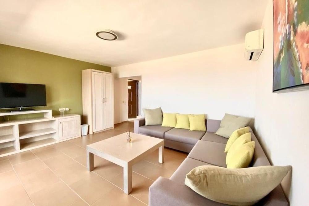 Greek Pride Cronwell Rahoni Hotel