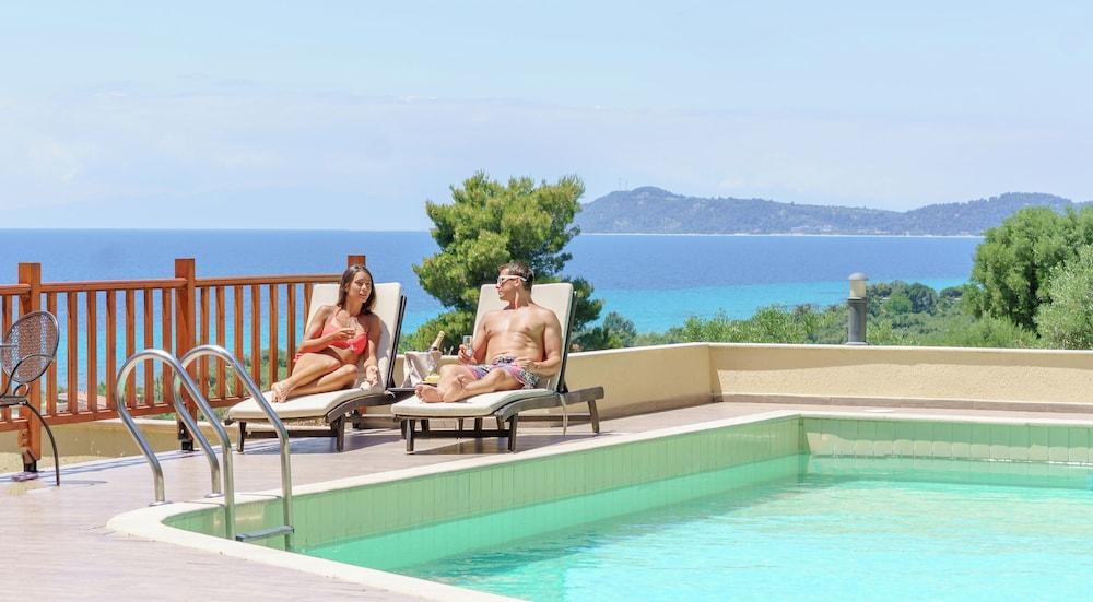 Greek Pride Cronwell Rahoni Hotel