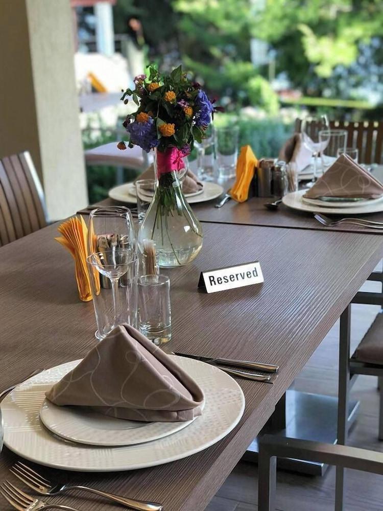 Greek Pride Cronwell Rahoni Hotel