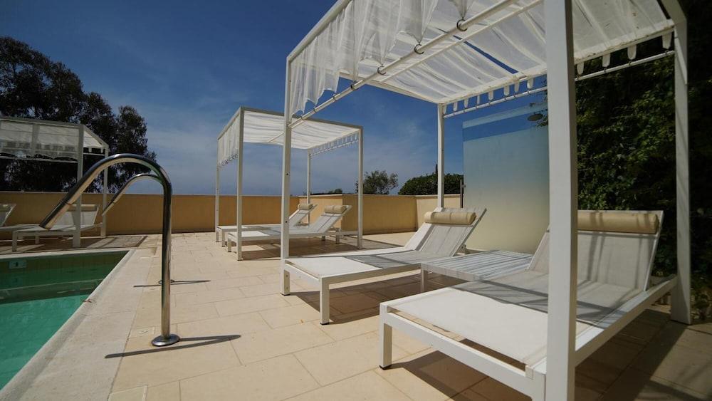 Greek Pride Cronwell Rahoni Hotel