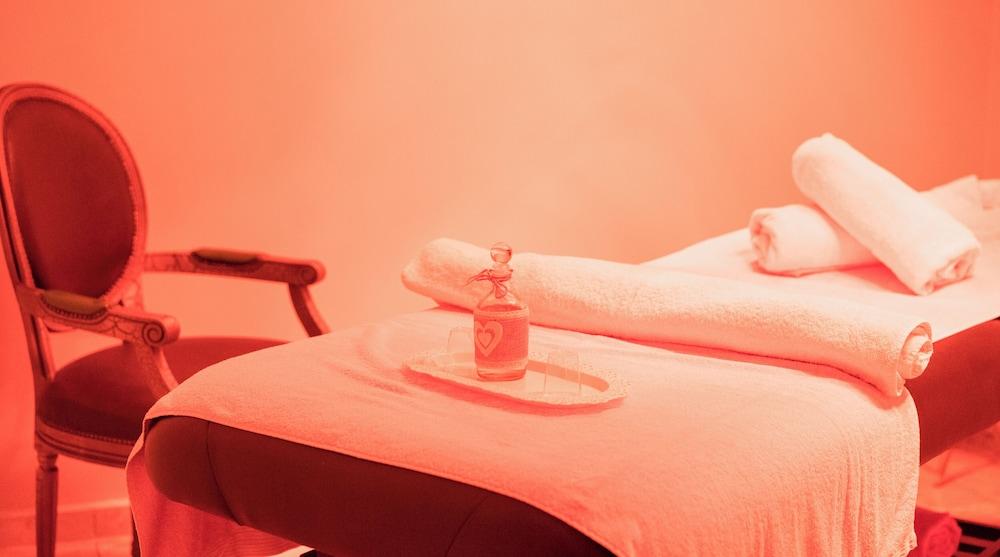 Greek Pride Cronwell Rahoni Hotel