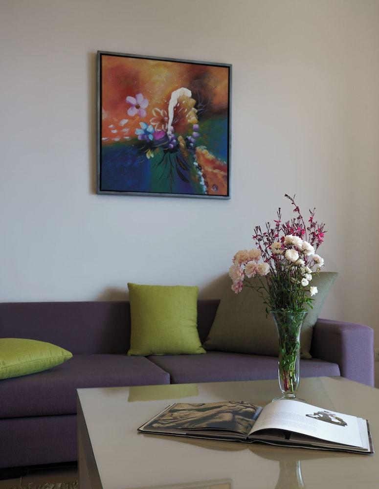 Greek Pride Cronwell Rahoni Hotel