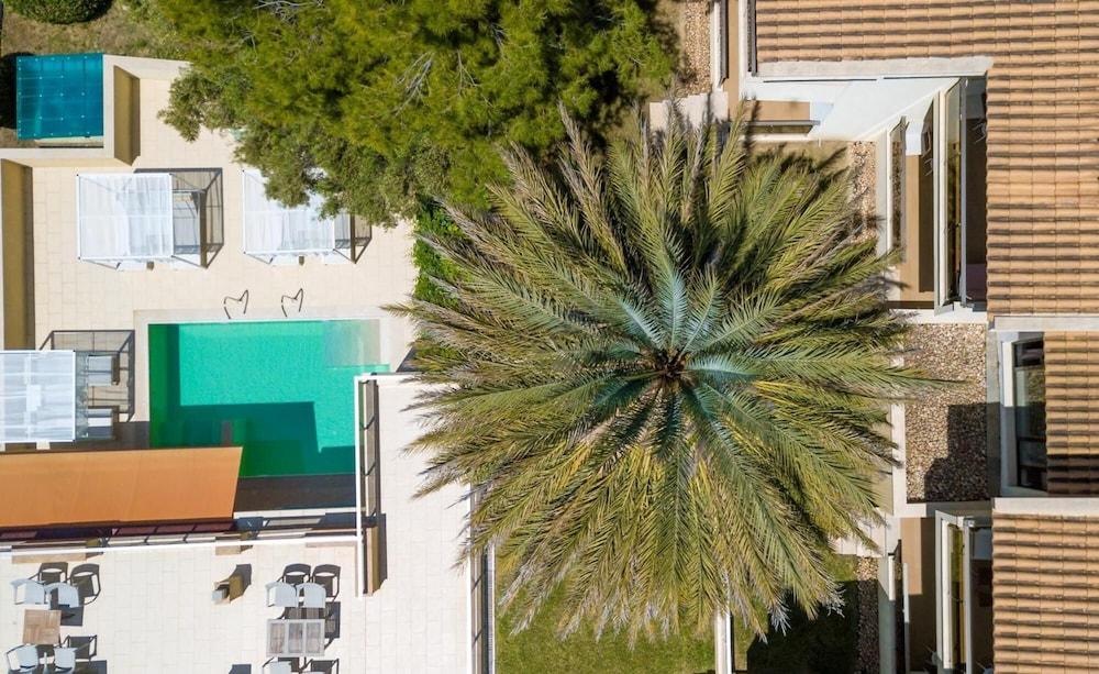 Greek Pride Cronwell Rahoni Hotel