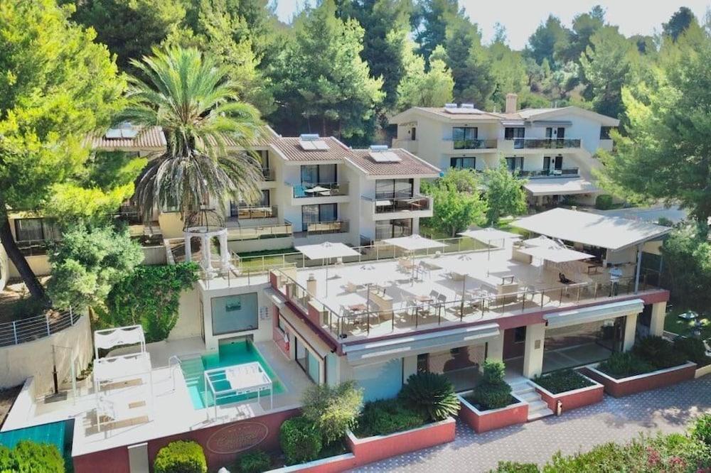 Greek Pride Cronwell Rahoni Hotel