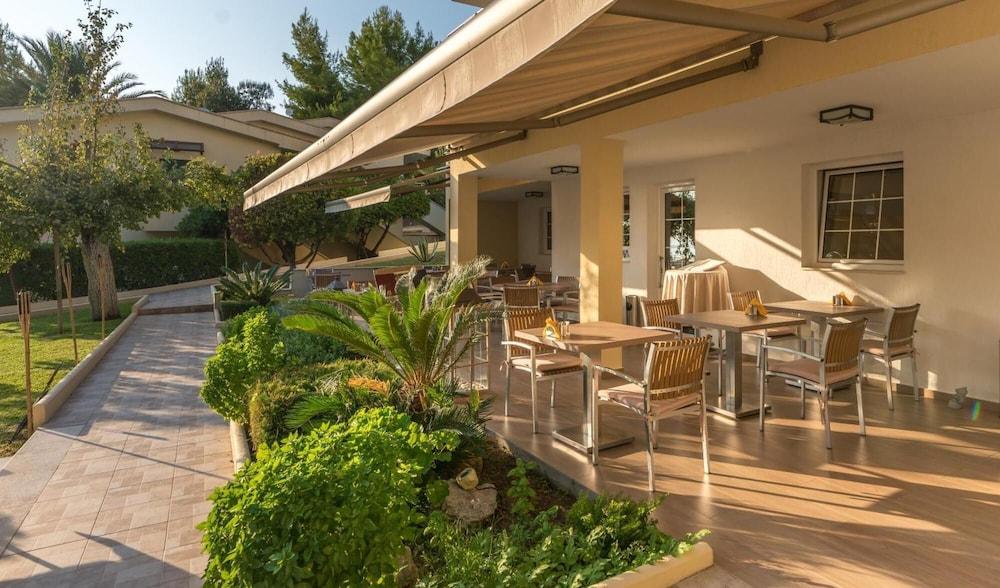 Greek Pride Cronwell Rahoni Hotel