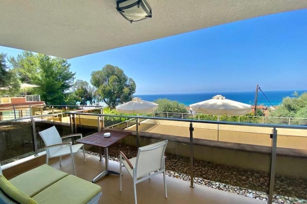 Greek Pride Cronwell Rahoni Hotel