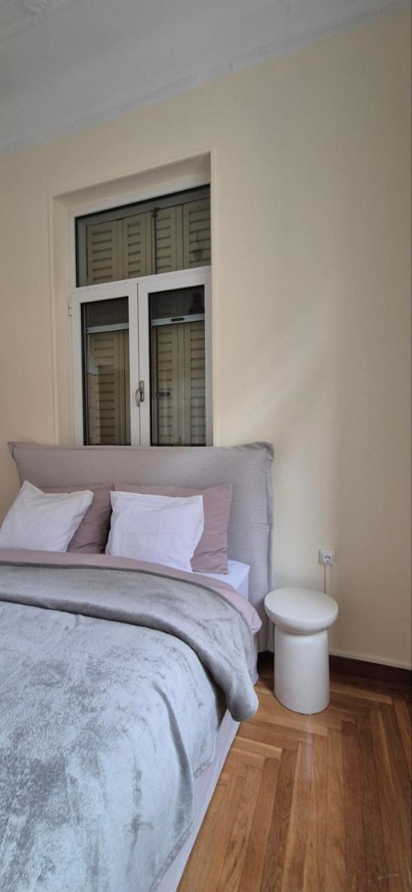 Spacious 4 Plus1 Bedroom & 2 Bathroom At Top Location