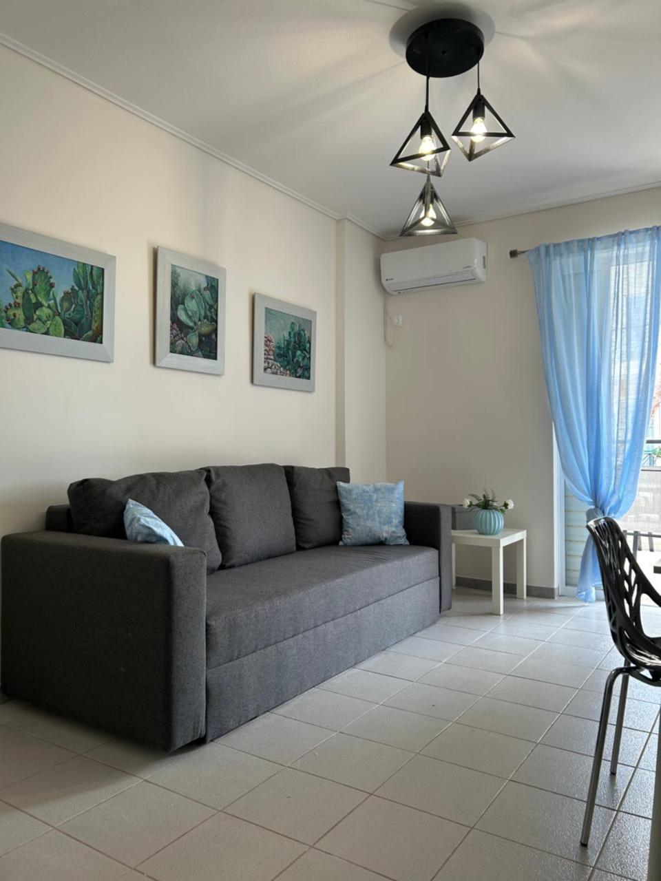 Dm Apartment 2 Only 4' From Rafina Port & 2' From The Beach