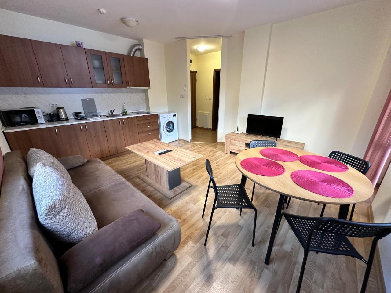 Pine Tree One Bedroom Apartment