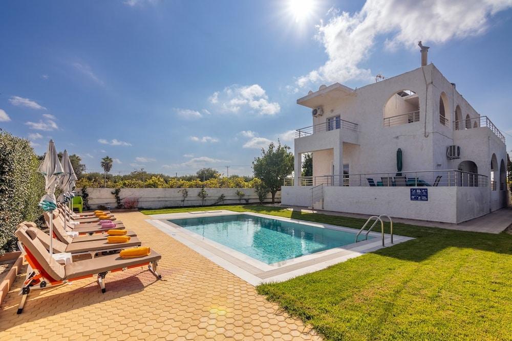Amazing Villa Chrysanthi With Private Pool