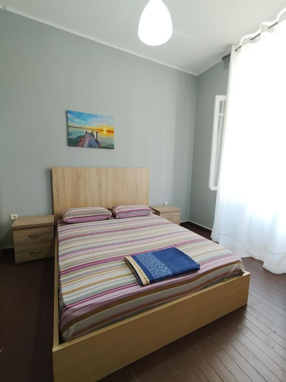 Apartment Atiki Metro Shared Bathroom & Kitchen