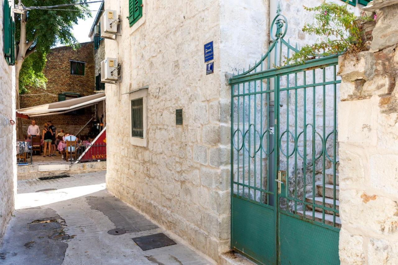 Apartment Center With Jacuzzi