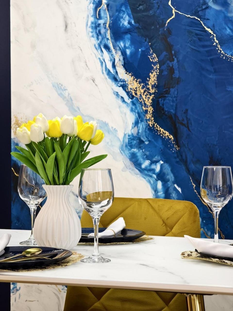 Central Art Deluxe Apartment Private Parking