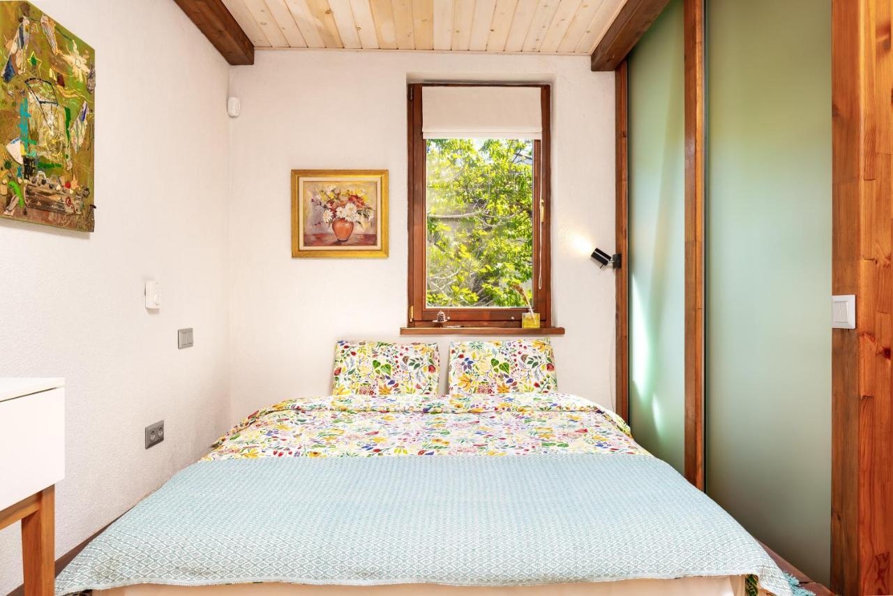 Old Town 2br Spacious House With Private Garden & Free Parking