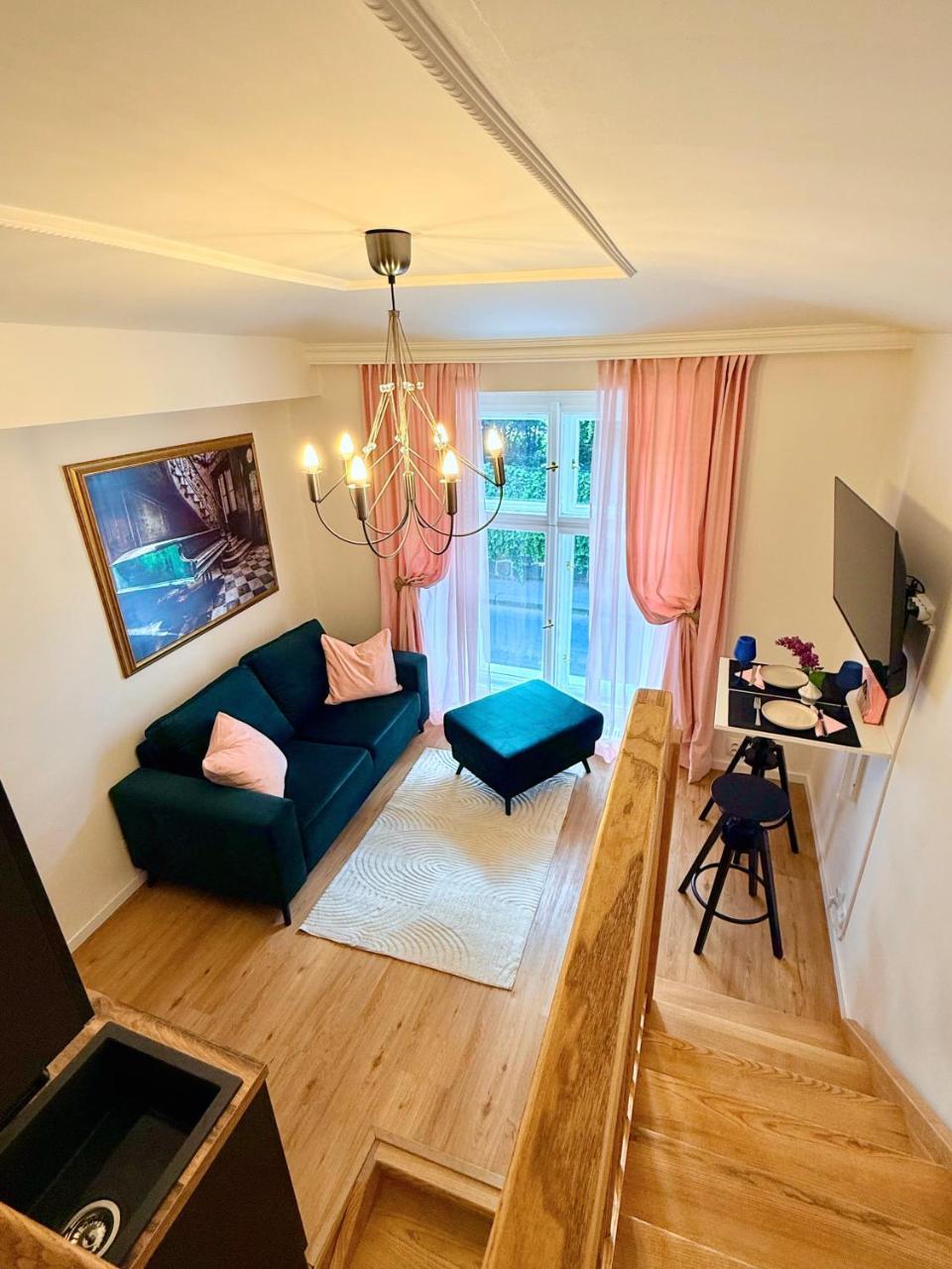 Apartment Divadelni - Historic Center & Steps From Charles Bridge