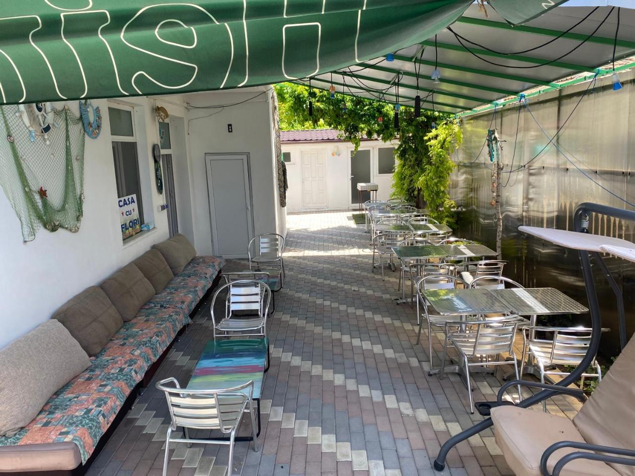 Casa Cu Flori