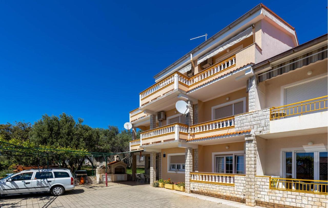 2 Bedroom Cozy Apartment In Rab