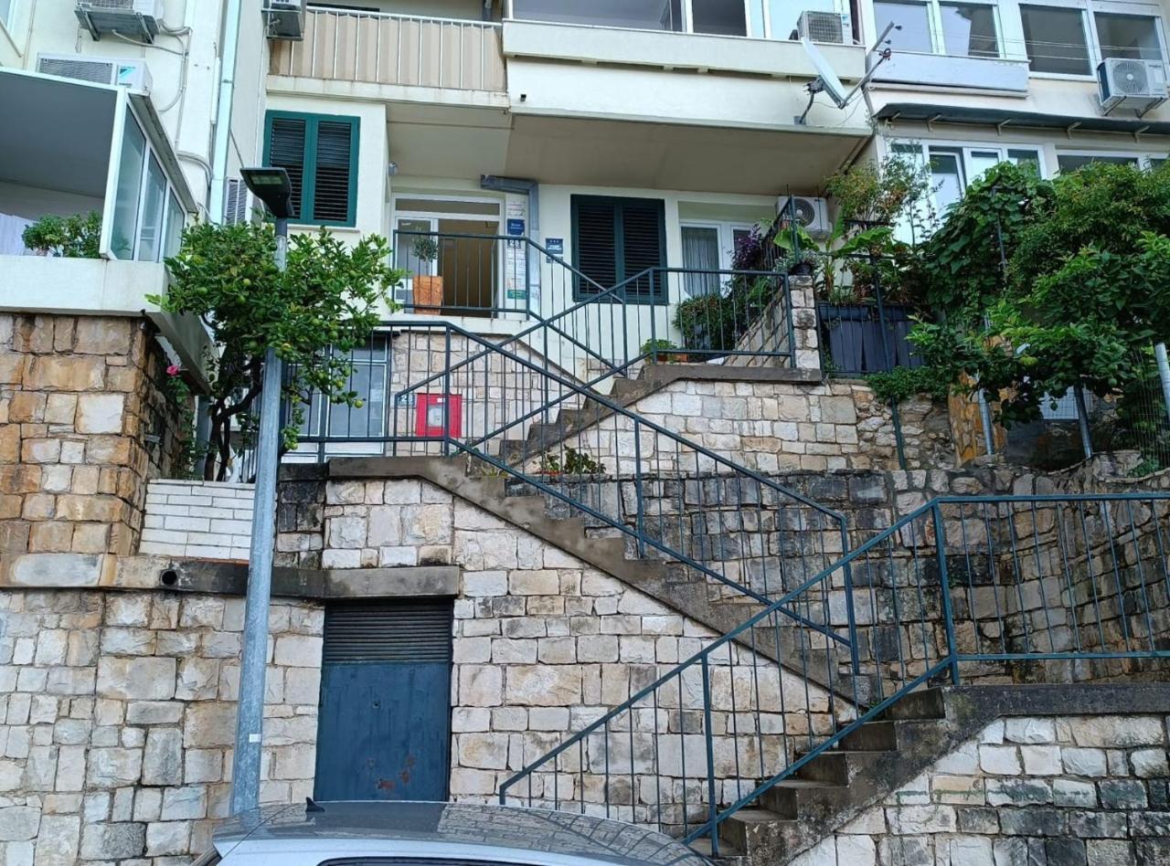 Charming Apartment With Terrace & Old Town View