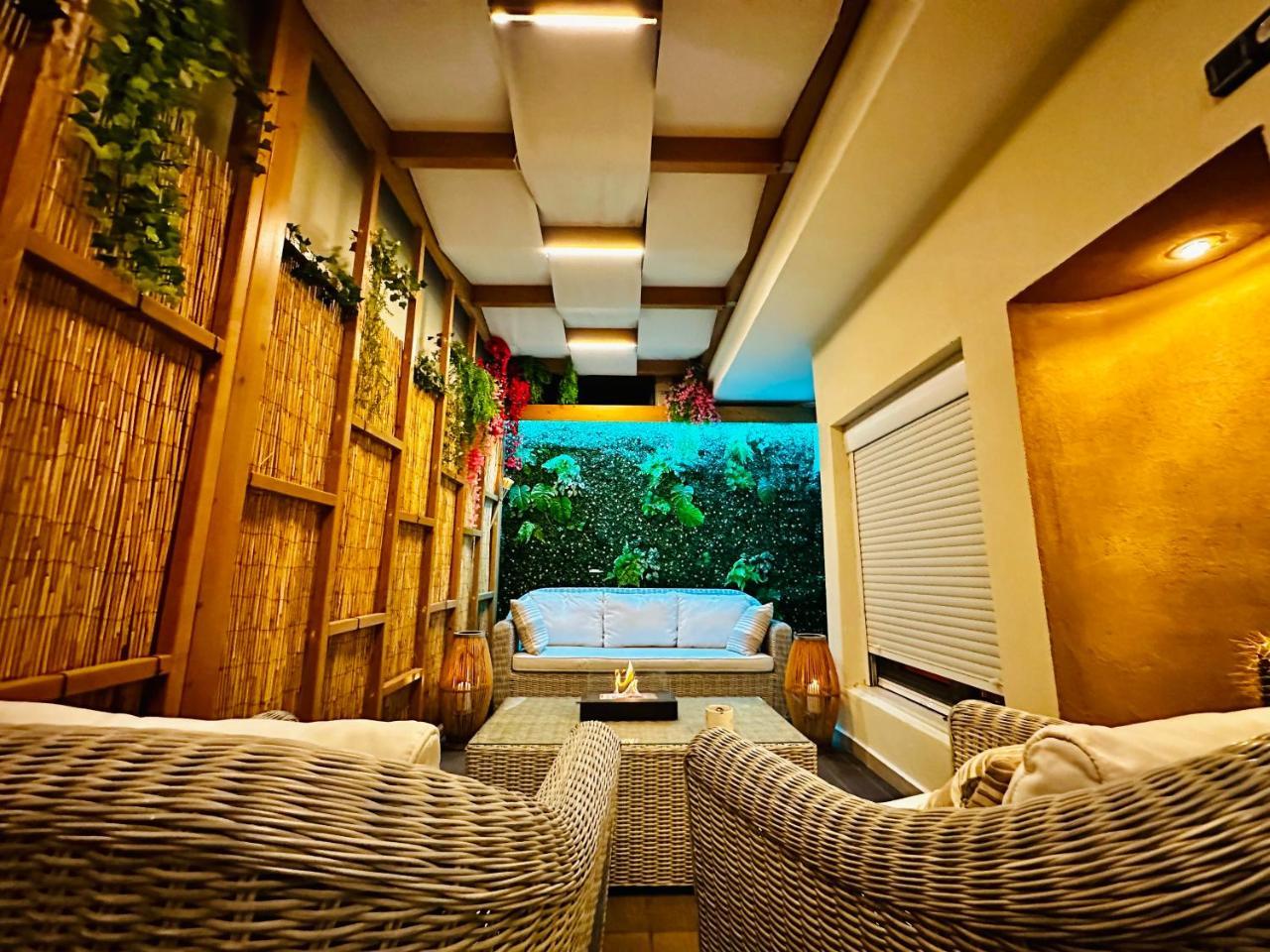 Oasis Urban Apartment Brand New, Private Patio & 3 Bedrooms