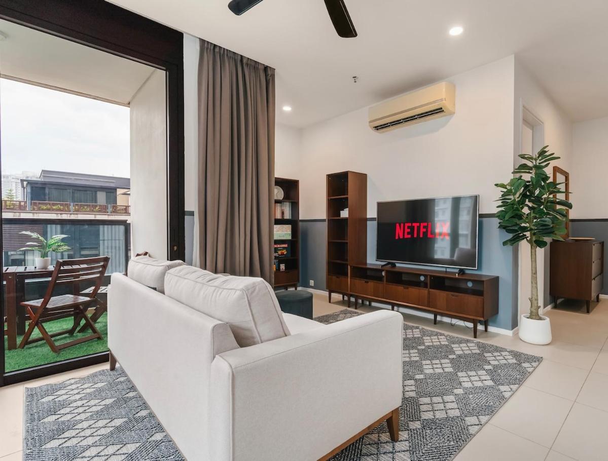 Arcoris Soho 163 Mall Luxury 2bedroom with City View
