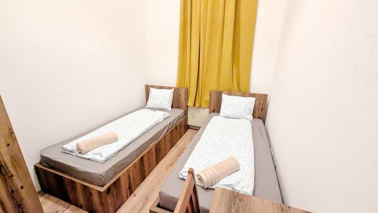 Spacious Rooms 15 Min From Airport & City Center, 5 Min From Vienna Main-bus Station Ez1