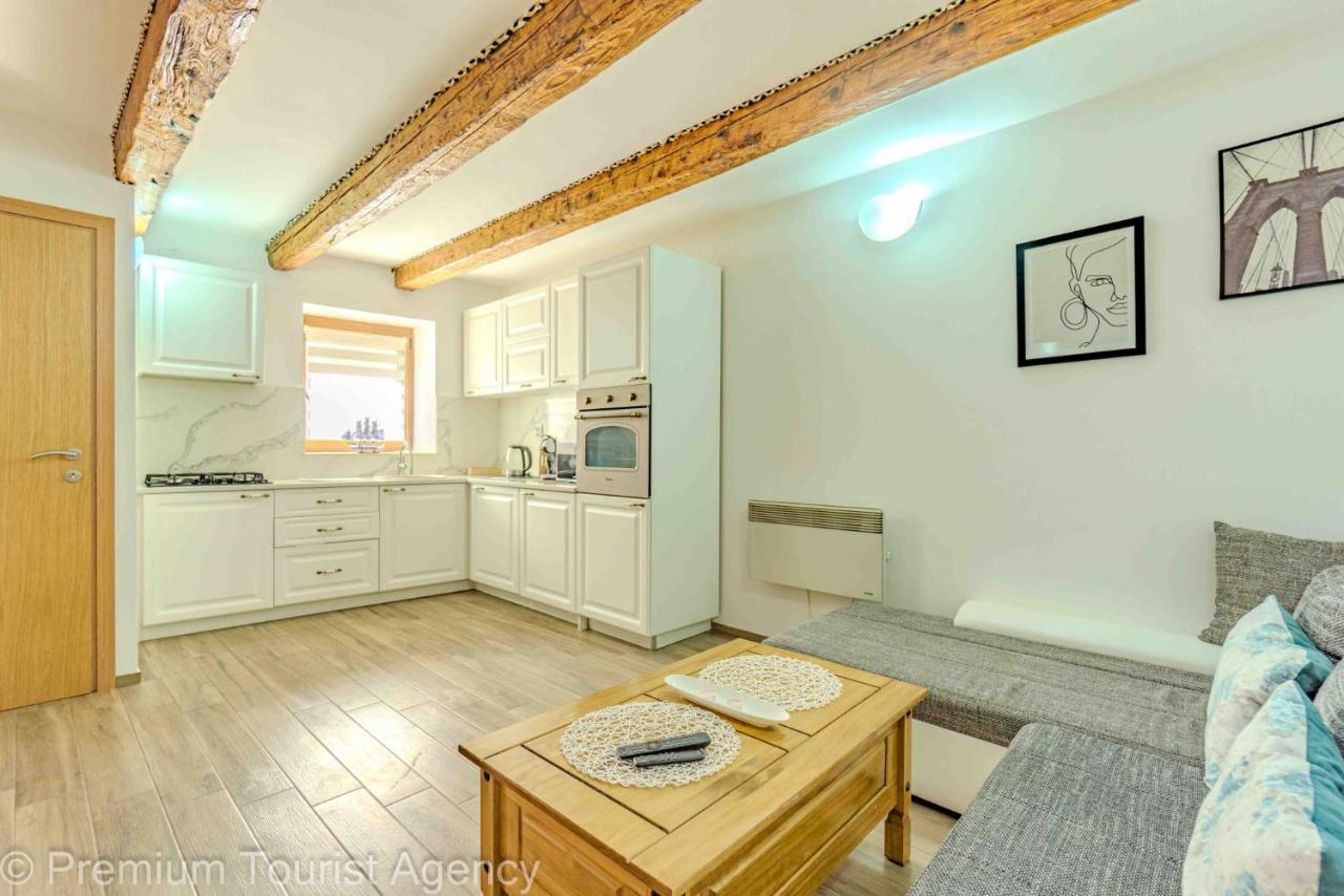 Blue Horizon Beautiful Terrace With Grill