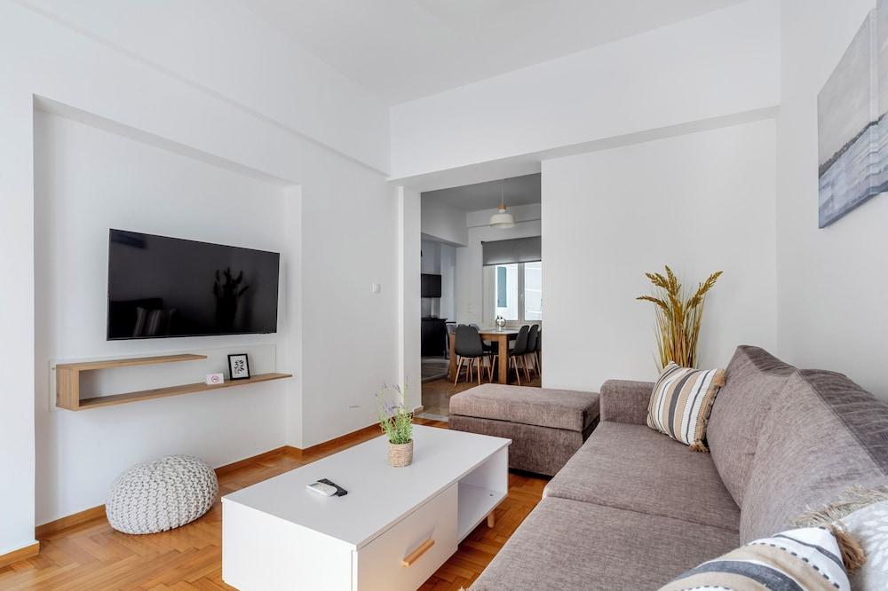 Arco 2-br Apt In The Heart Of Athens