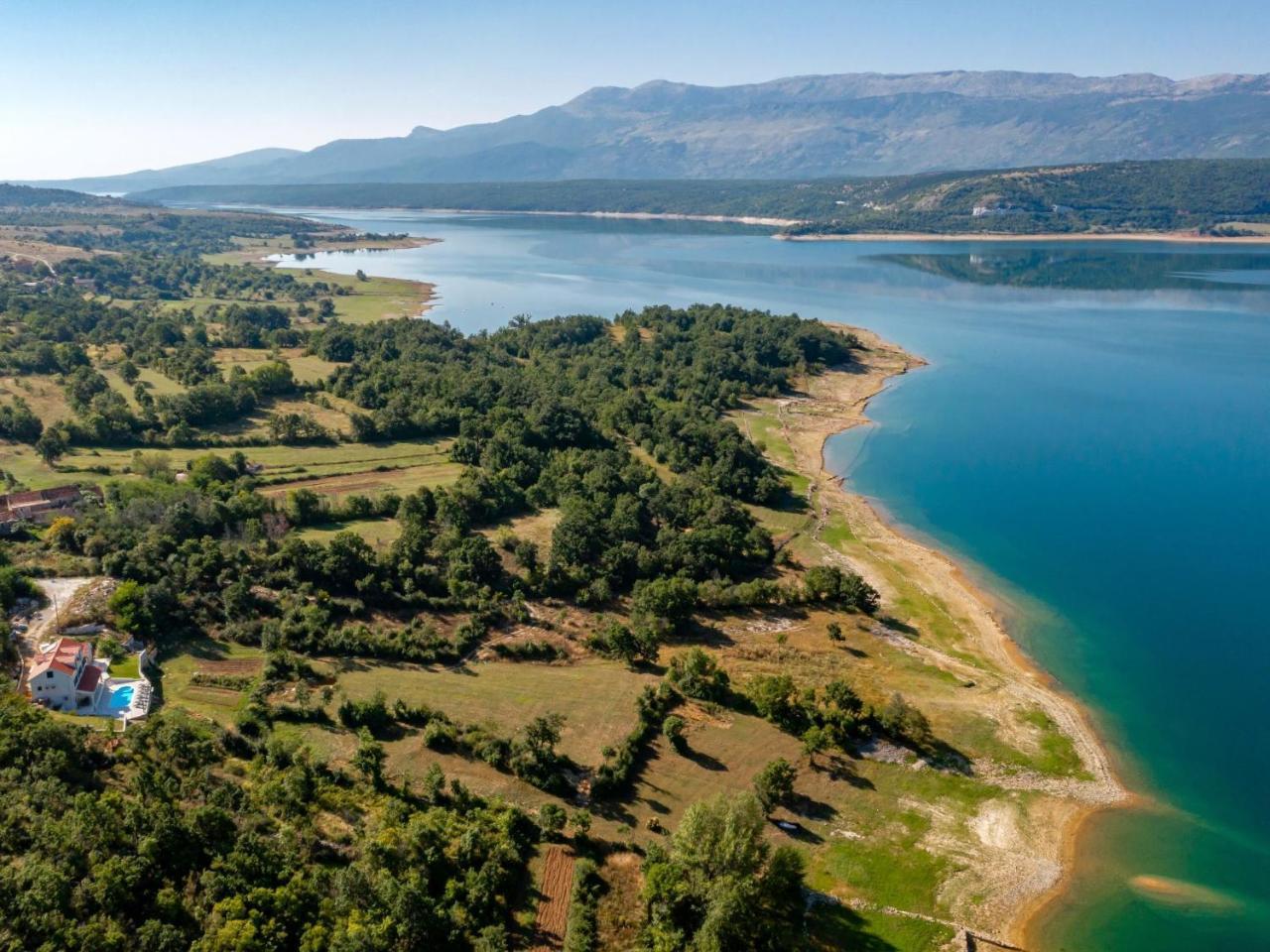 Holiday Home Escape On Lake by Interhome