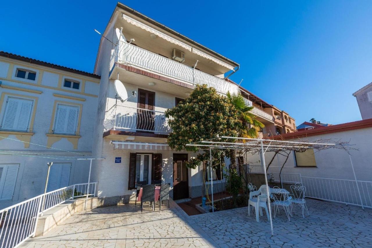 Schones Appartement Mit Terrasse
