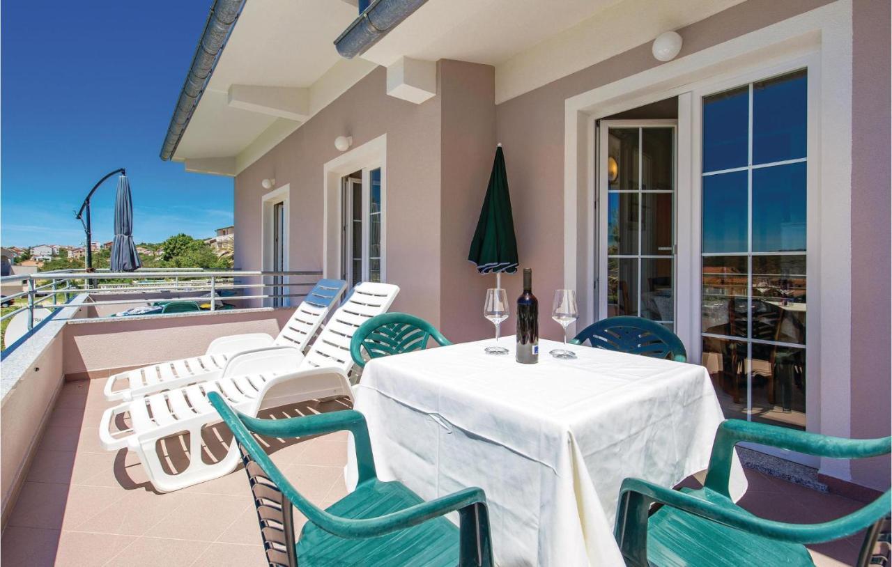 1 Bedroom Stunning Apartment In Barbat