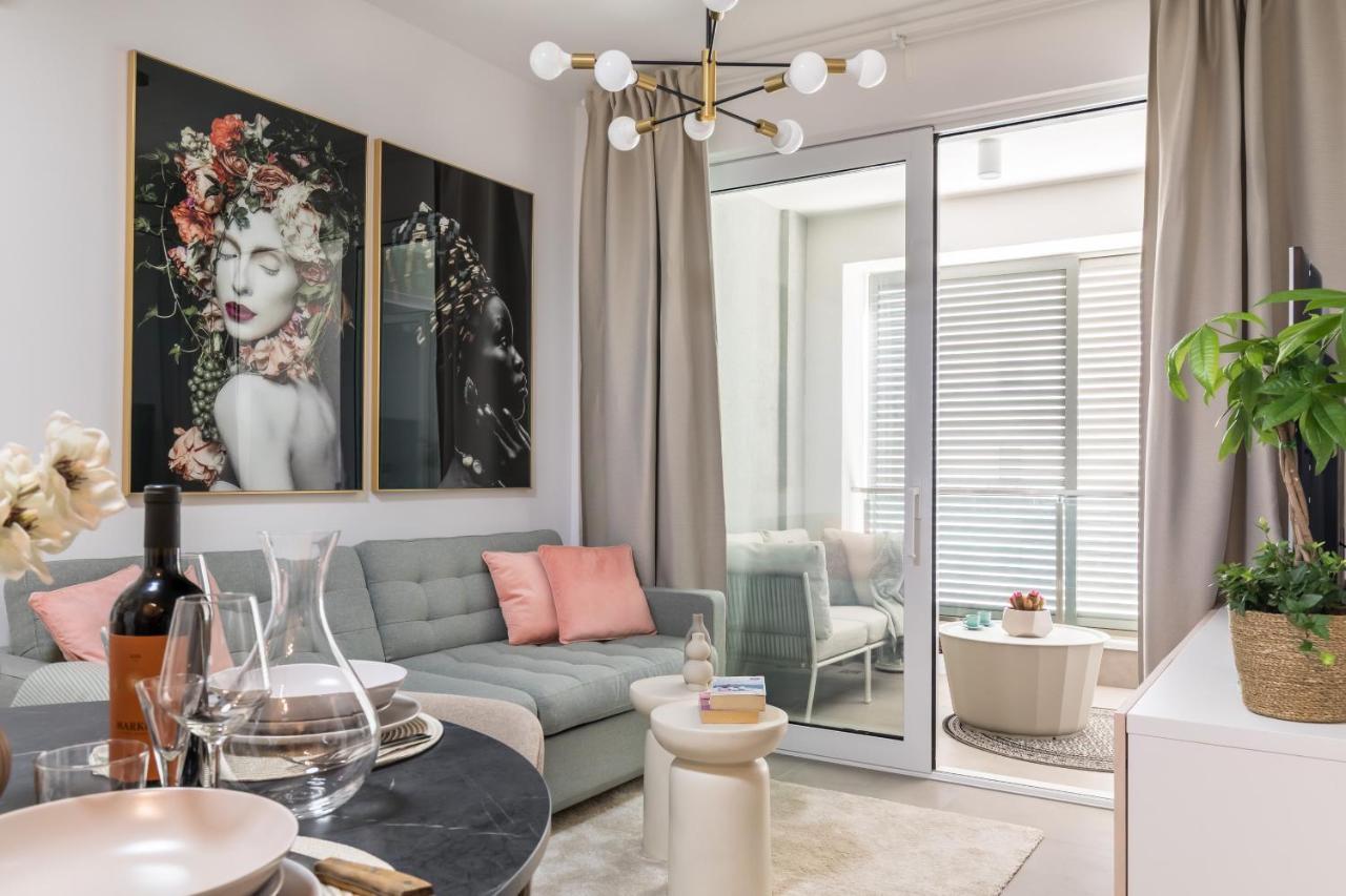 Boutique Soft Tones With Balcony & Secured Garage