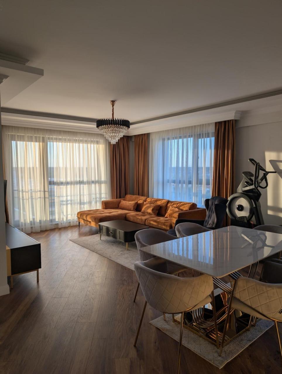 Luxury Hideaway, Parking & Self Check-in In Pipera North Bucharest