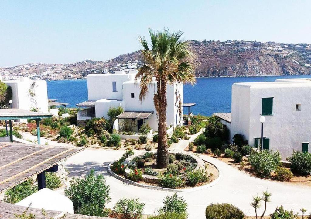 Cute Double Storey Condo I Pool & Beach