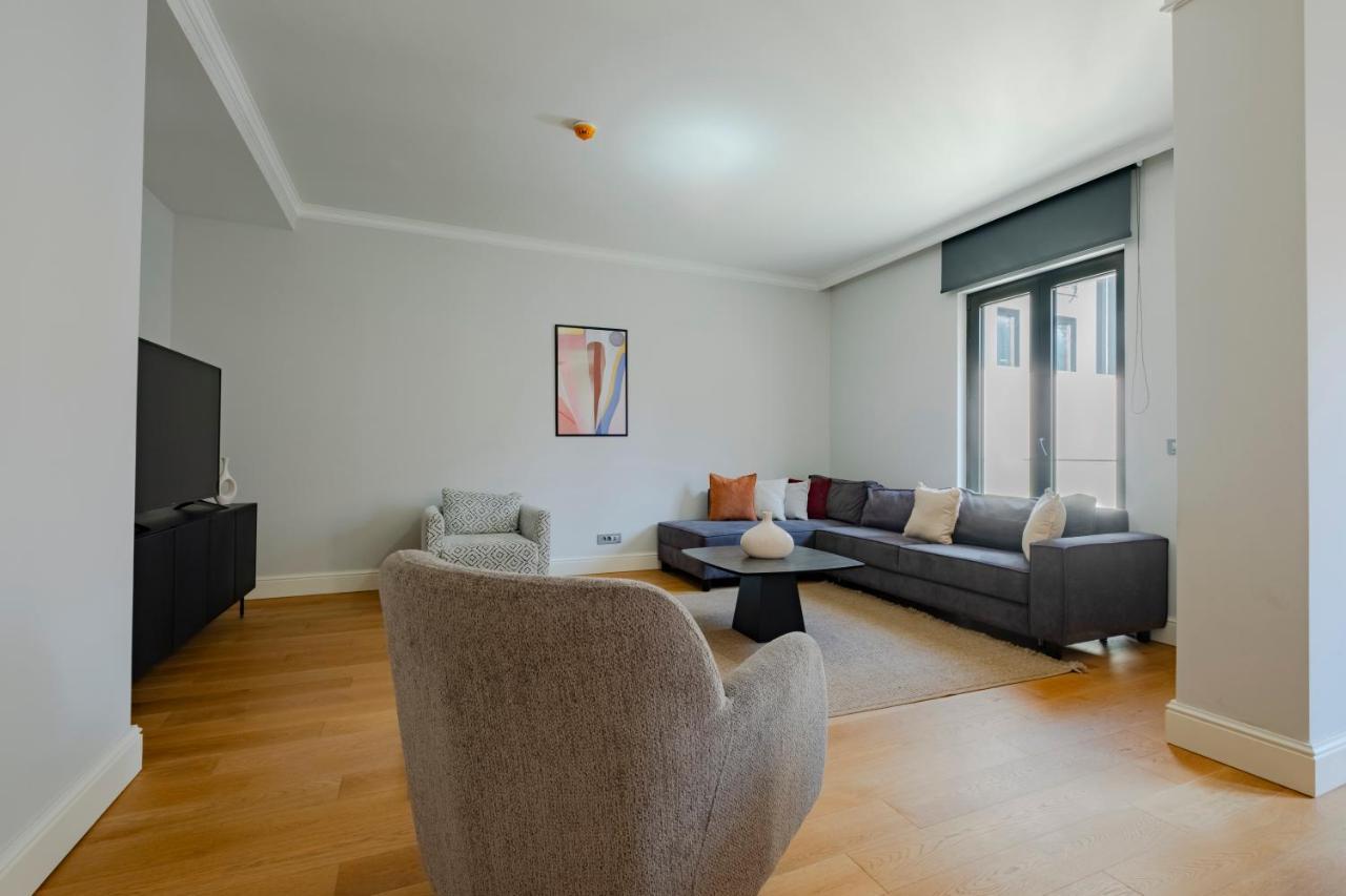 Spacious Duplex Apartment With 3 Bedrooms & 2 Bathrooms