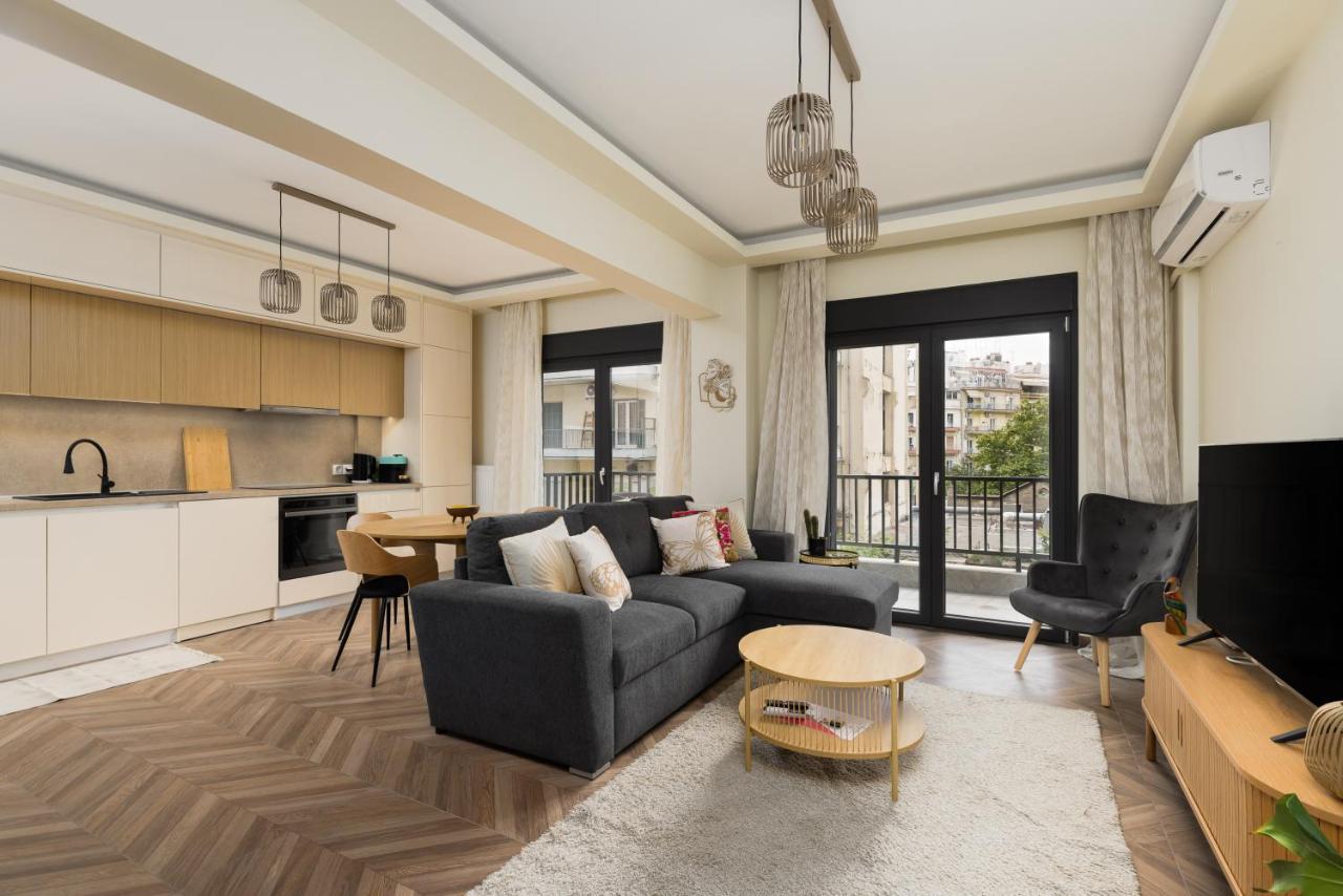 Oak Tree by Halu! Modern Two Bedroom Apartment