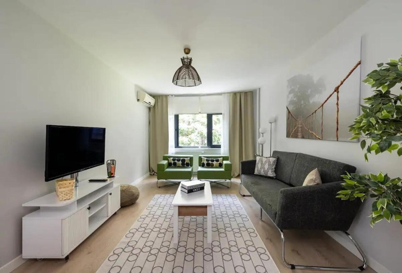 Gorgeous Bright New 2bd Central Home! #212