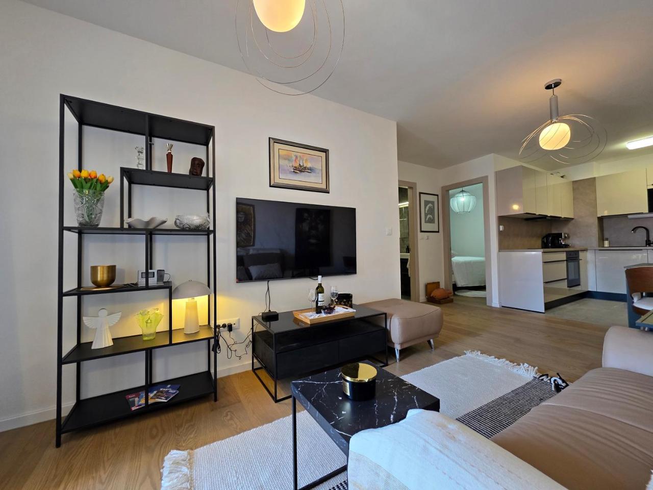 Apartment Luz Split, Private Parking Spot In The Garage