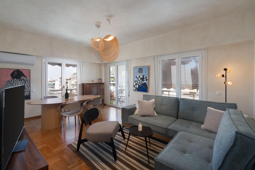 Liv Artistic Rooftop Apartment In Pagrati