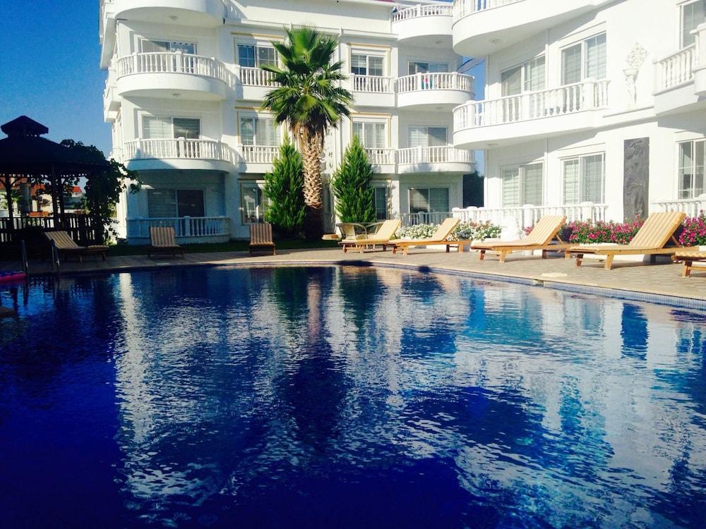 Belka Golf Residence Delux Apt. Poolside