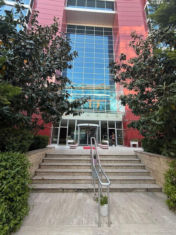 Sena House
