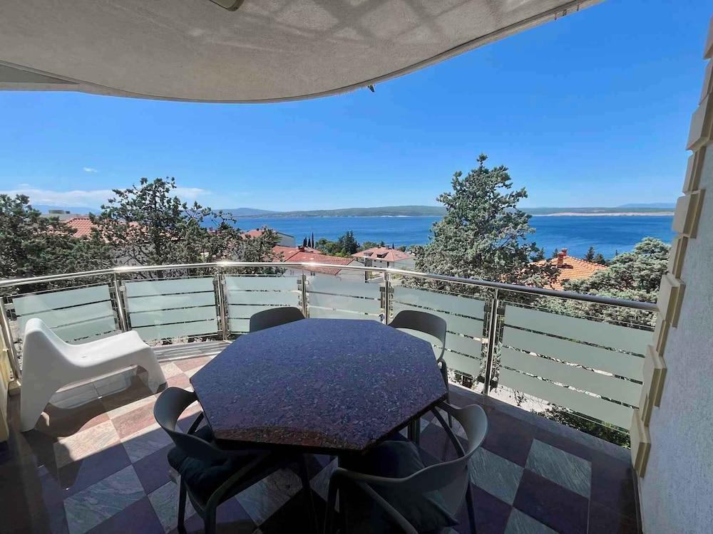 Apartment Picturesque Retreat